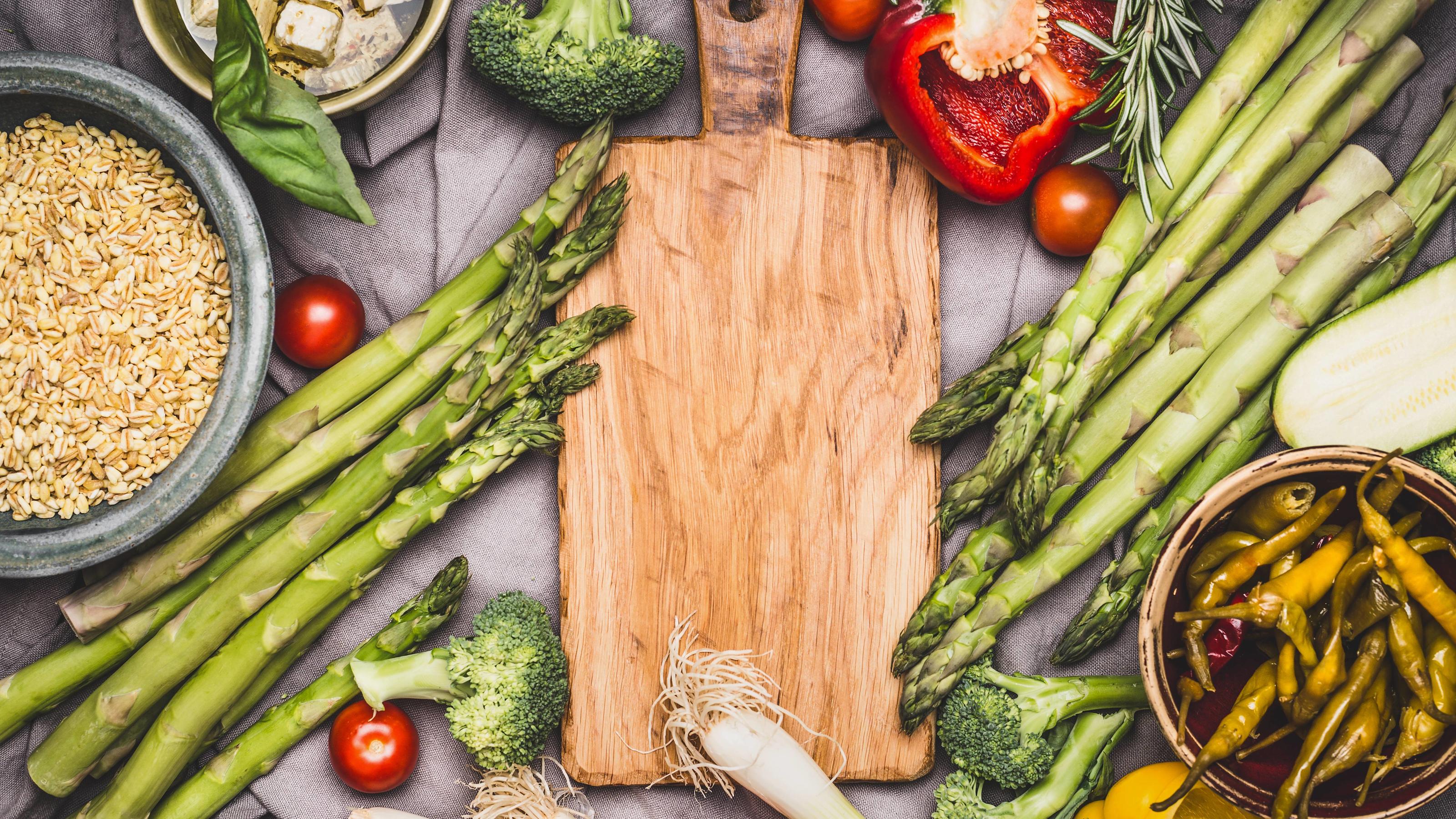 Kochbox-Angebote im Vergleich: Was HelloFresh & Co. bringen Foodboxen enthalten Lebensmittel, Produktneuheiten, Getränke und mehr.