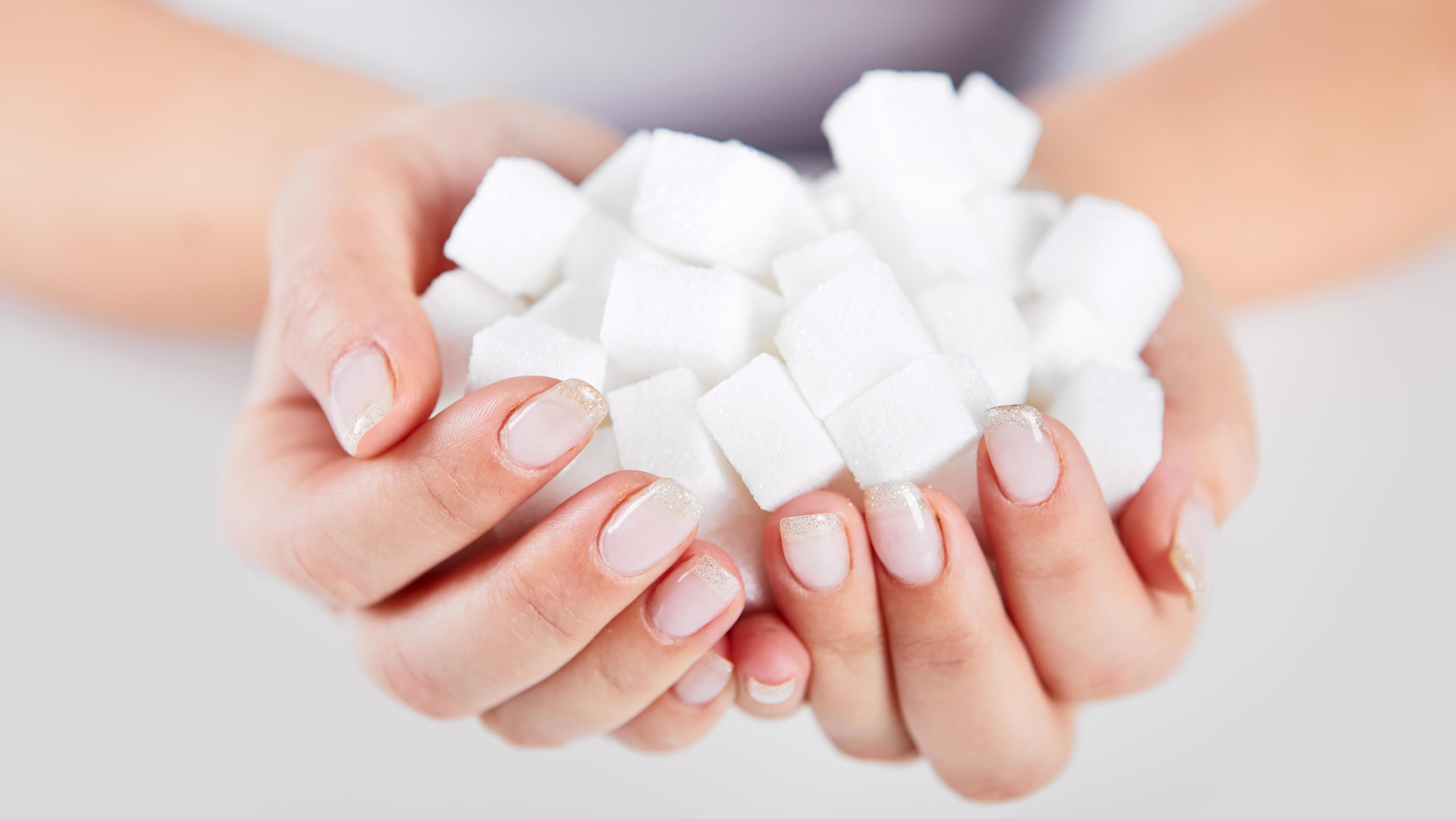 8 praktische Tipps: Weniger Zucker im Alltag - los geht’s! Zucker steckt in sehr vielen Lebensmitteln