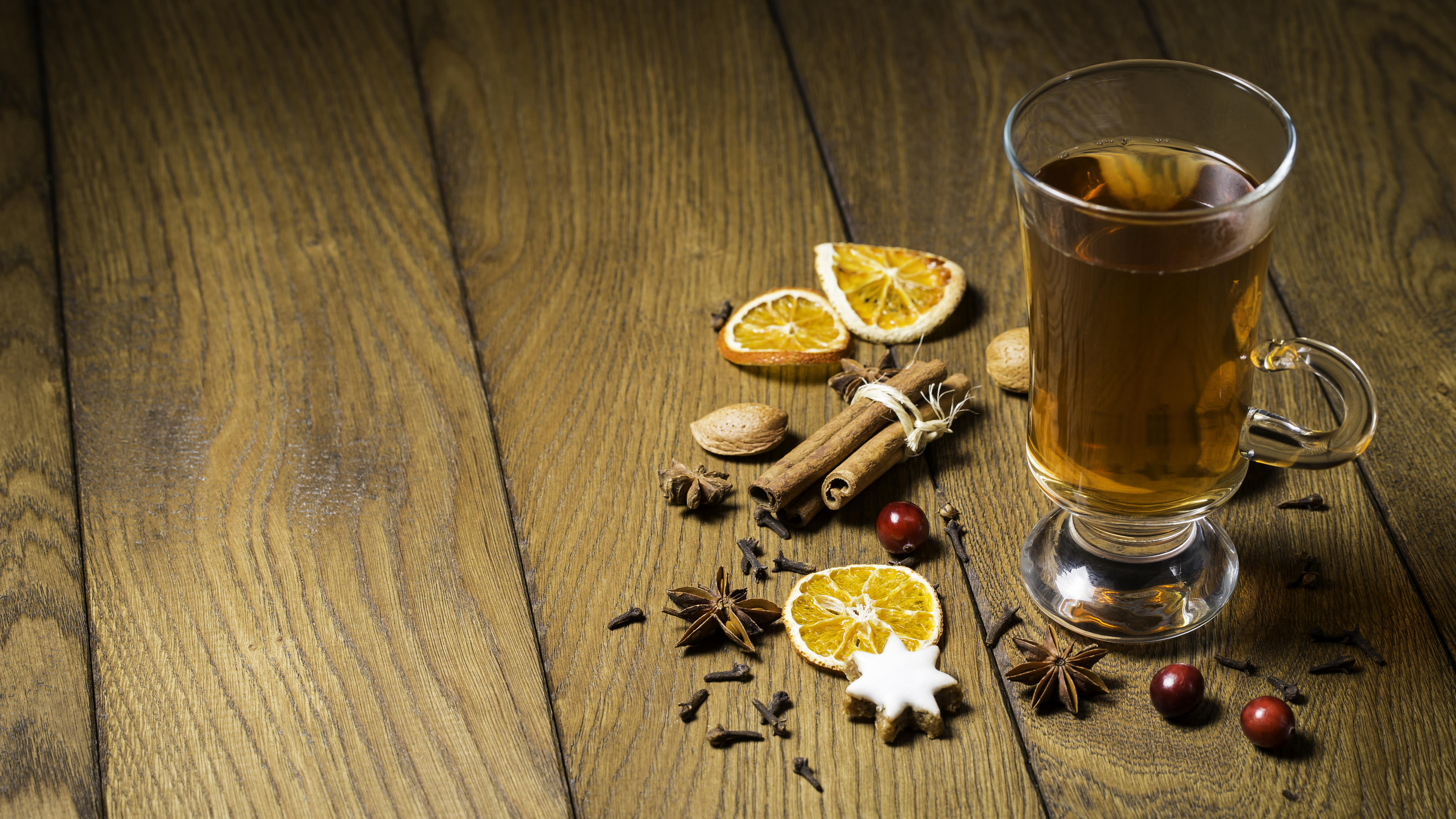 Glüh-Gin: Der neue Trend für die kalte Jahreszeit! Glüh-Gin ist die neue Alternative zu Glühwein.