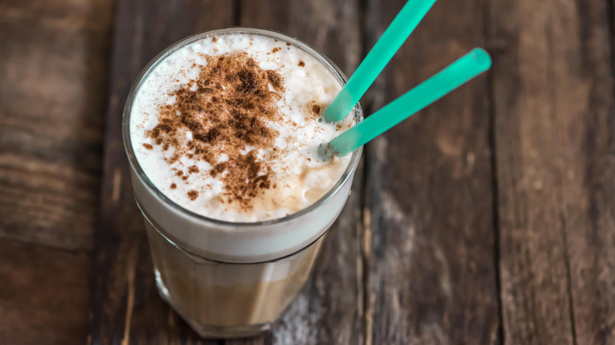 So einfach können Sie sich Ihre Weihnachtsdrinks selber machen! Latte Macchiato