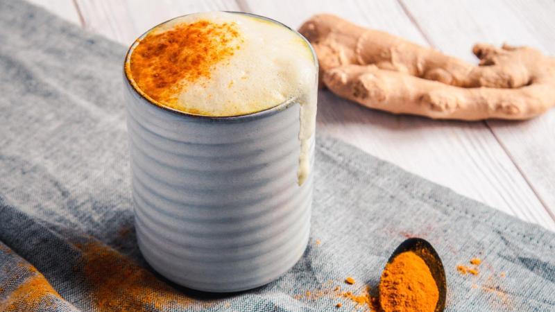Goldene Milch: So können Sie den ayurvedischen Winterdrink selbst machen Goldene Milch