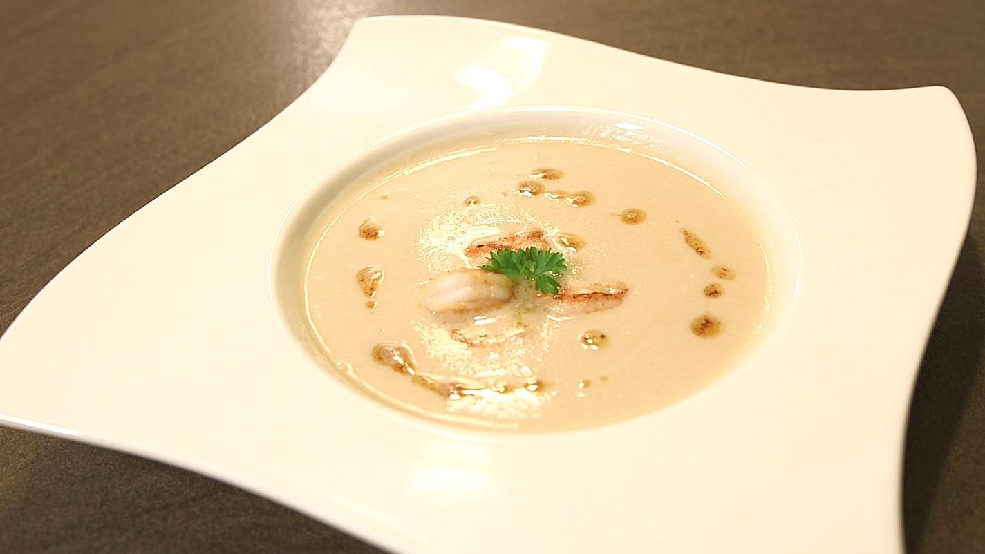 Drei-Gänge-Menü vorkochen und einfrieren - und an Weihnachten einfach auftauen! Blumenkohl-Mandelsuppe mit Garnelen
