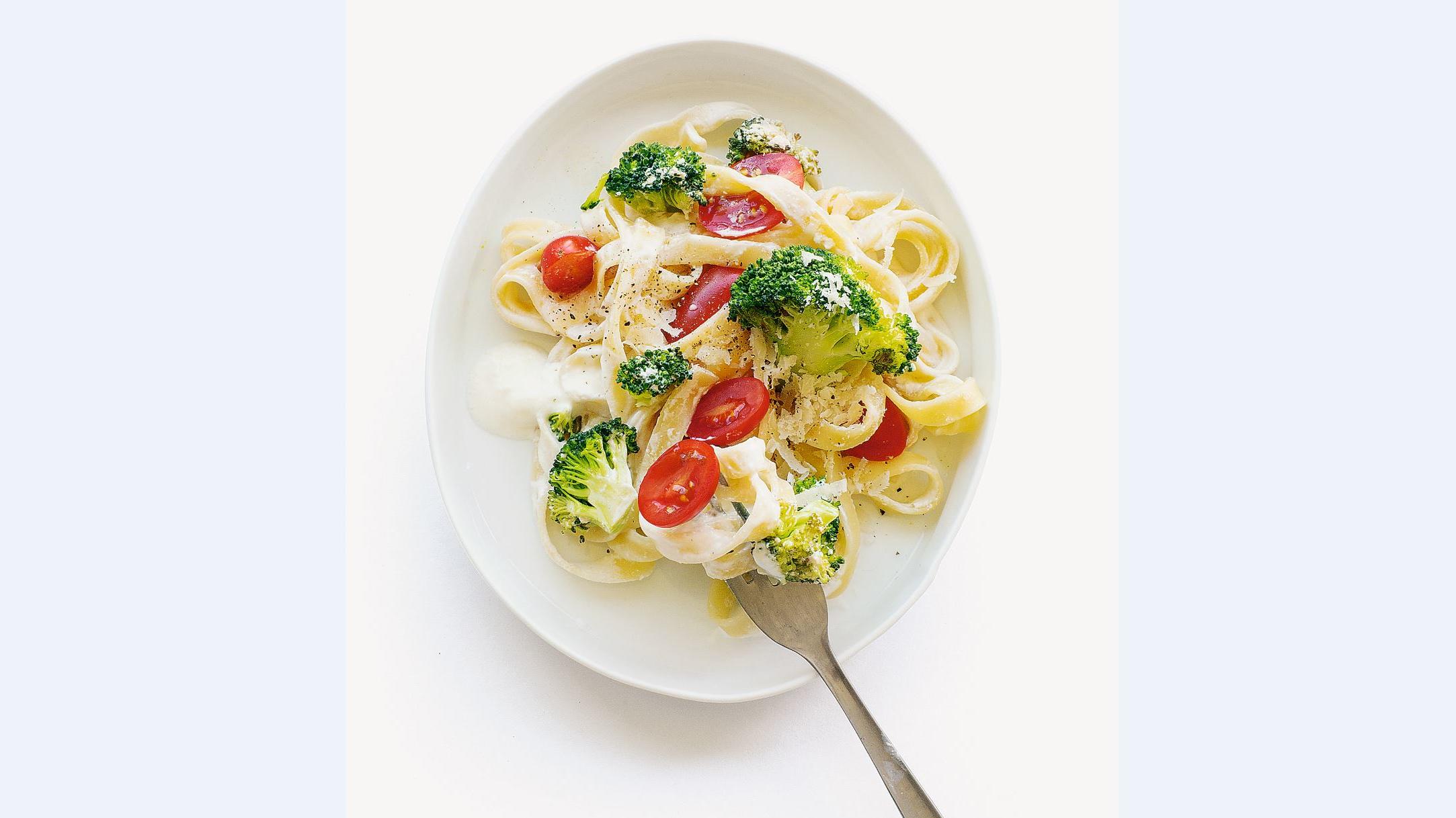 Meal-Prep-Wochenplan: 5 leckere Gerichte für die Mittagspause Nudeln in Parmesan-Sauce