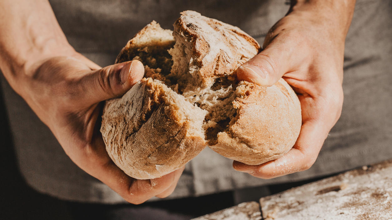 Brot backen: So helfen Brotbackautomat, Backform, Backmischung & Co. Brot backen ist ganz einfach
