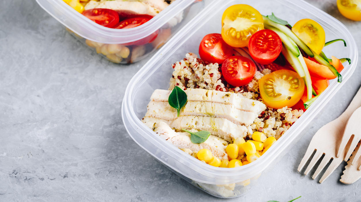 Meal-Prep-Boxen: Was Sie brauchen, um durch Vorkochen Zeit und Geld zu sparen Meal-Prep-Box aus Plastik