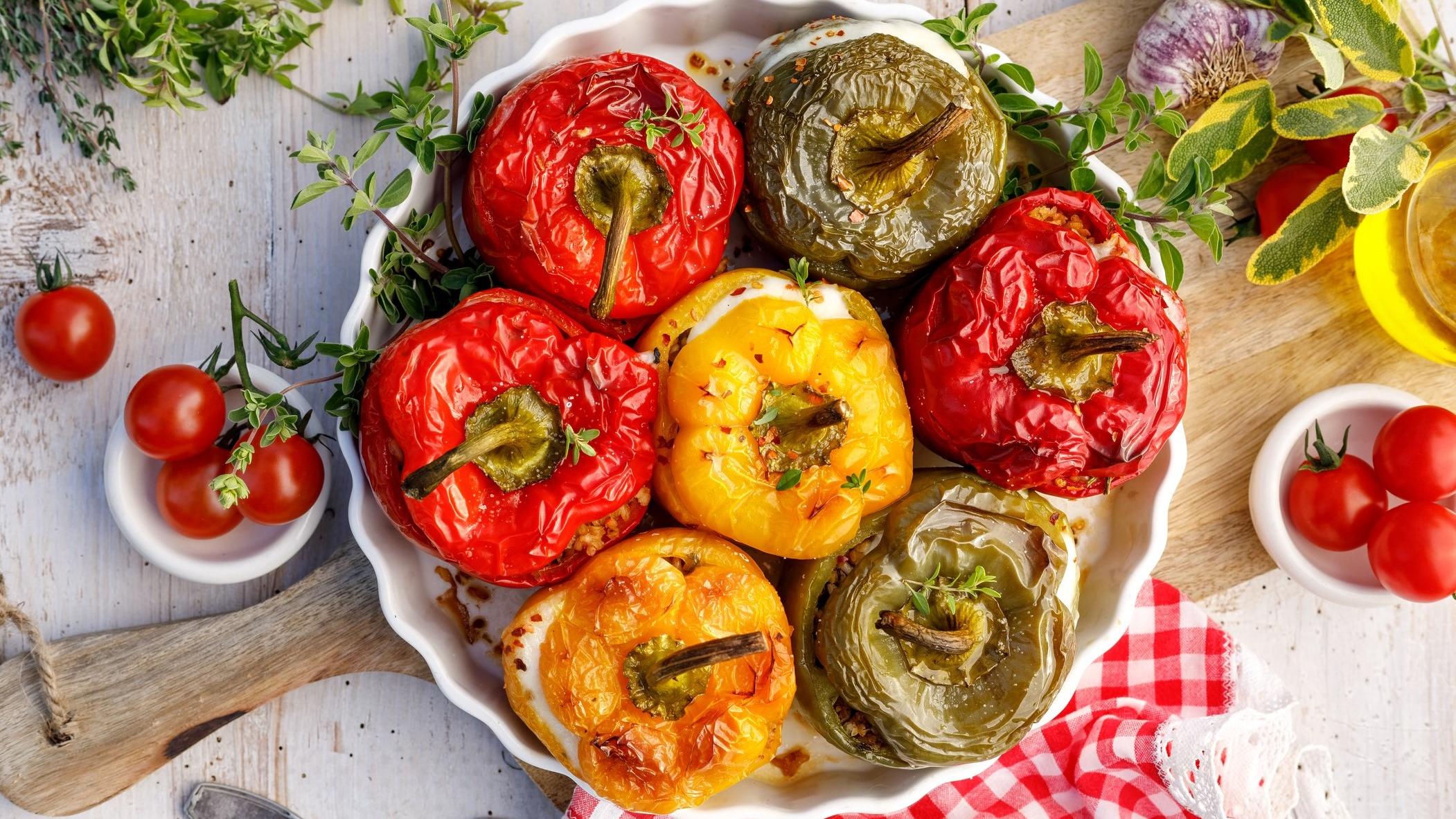 Vegetarisch: Gefüllte Paprika aus dem Ofen - kochbar.de