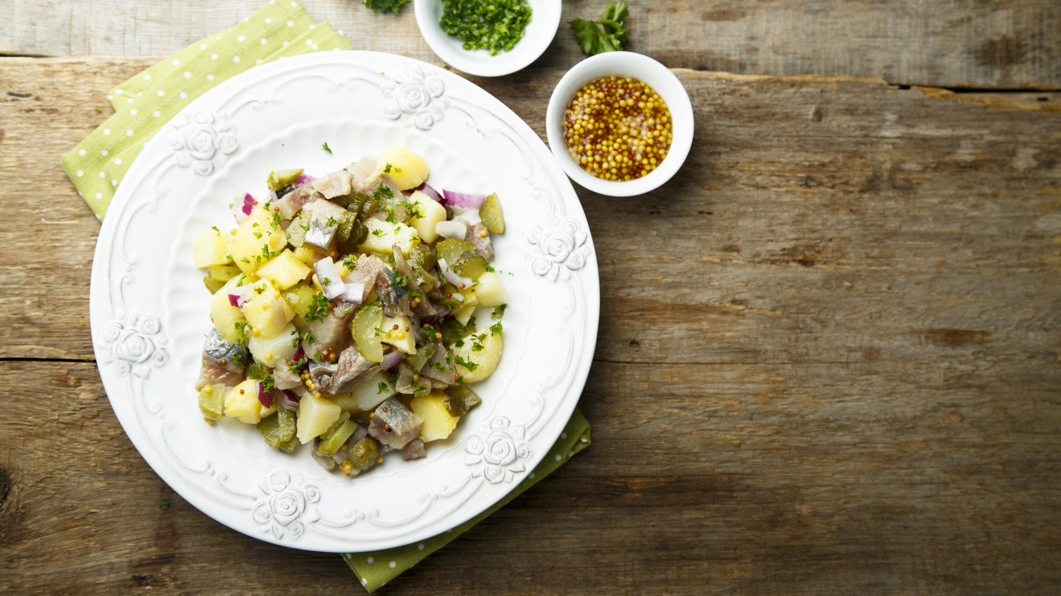 Nudelsalat und Co.: Vier leichte, besondere Sommersalate für die ganze Familie Kartoffel-Gurken-Salat.