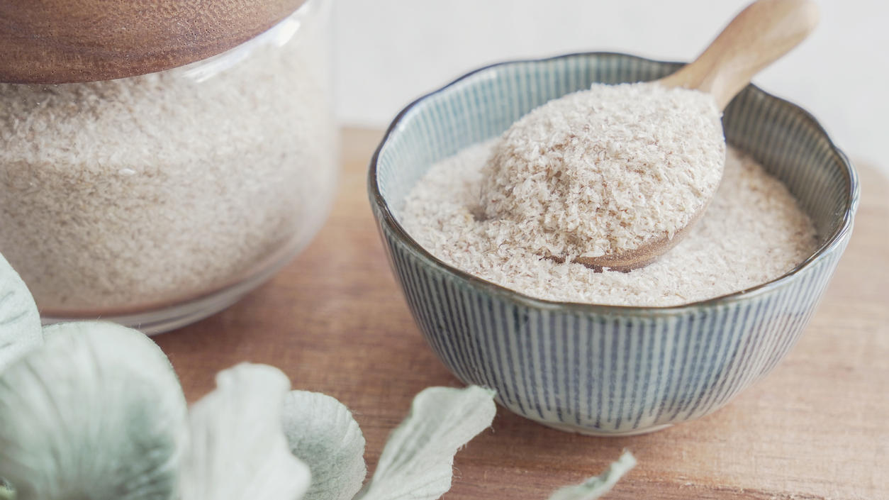 Glutenfrei backen: So klappt's ohne Weizen, Dinkel & Co. Gemahlene Flohsamenschalen machen glutenfreie Backwaren saftiger und sind auch gut für die Verdauung, wenn man keine Glutenunverträglichkeit hat