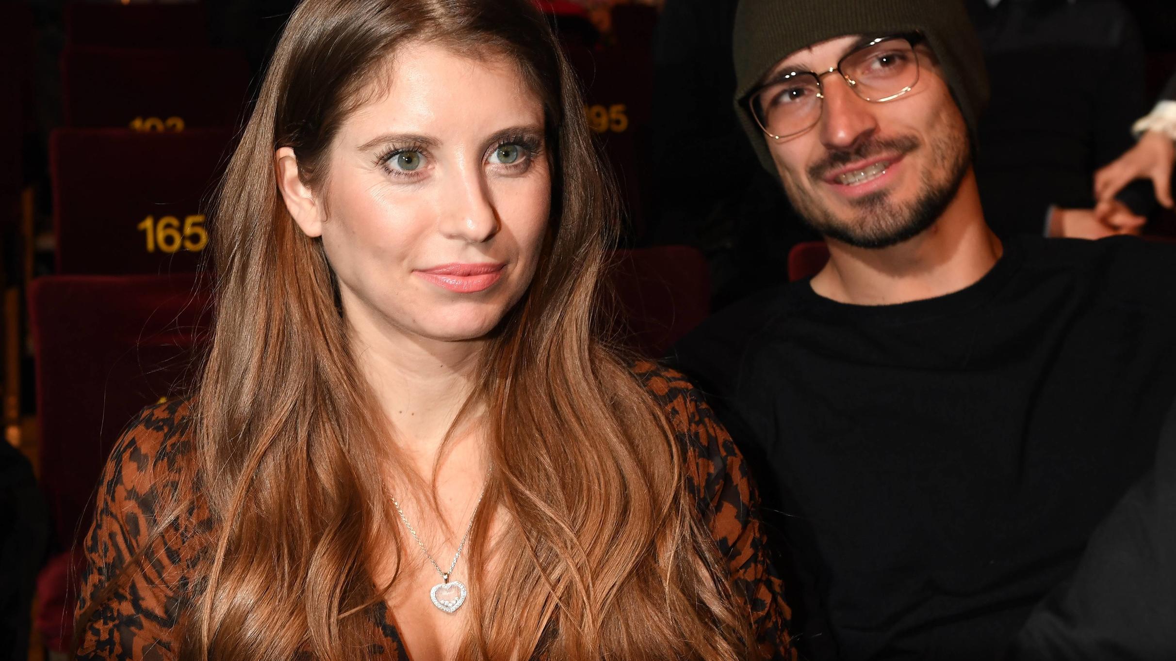 Promi-Kochbuch-Check: Was Cathy Hummels' „Zuckerfrei-Kochbuch für Kinder“ kann Cathy und Mats Hummels sind seit 2007 ein Paar. Foto © Imago
