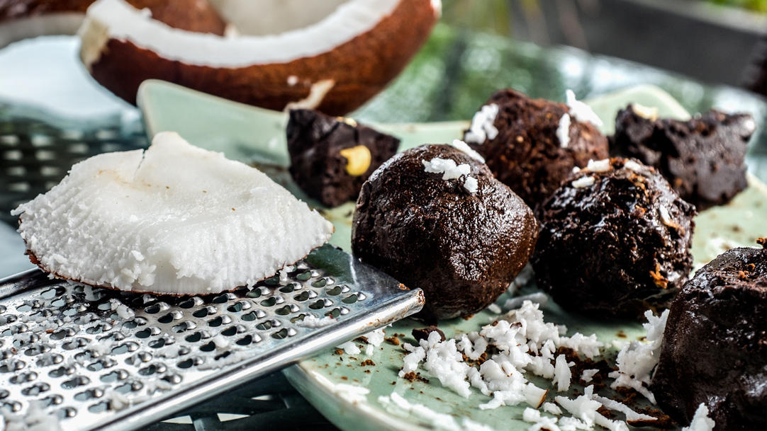 Naschen ohne Reue: Zuckerfreie Bounty-Balls selber machen leckere Bounty-Balls
