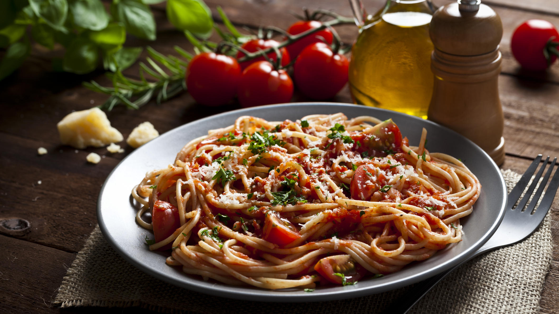 Clever einkaufen und essen: Der große Wochenplan mit Rezepten und Einkaufsliste Spaghetti mit Tomaten