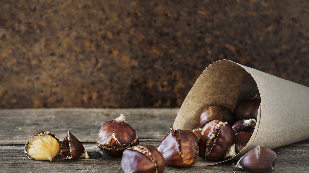 Schlemmen mit Maronen: Rezepte für Herbst-Genuss! Geröstete Maronen - gehören im Winter zum Straßenbild.