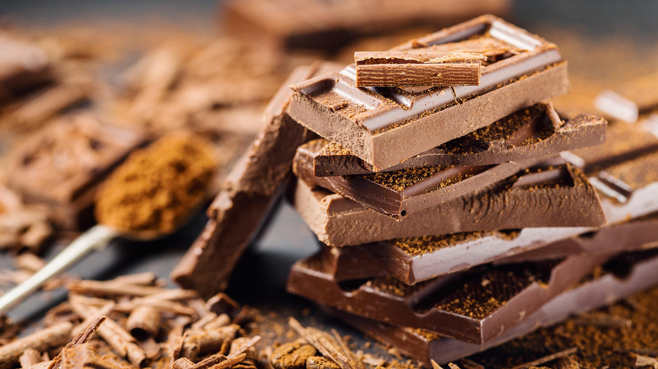 Schokoladig und schnell gemacht: Schokoladen-Tofu-Mousse mit Seidentofu und Beeren Mousse au chocolat wird mit geschmolzener Schokolade erst so richtig lecker