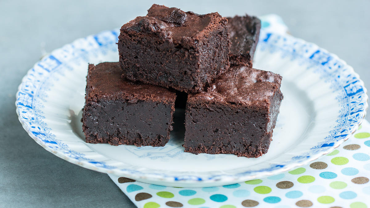Miso-Brownies - Geschmacks-Explosion mit drei Schoko-Sorten Miso-Brownies - ein Rezept von Claudia Zaltenbach