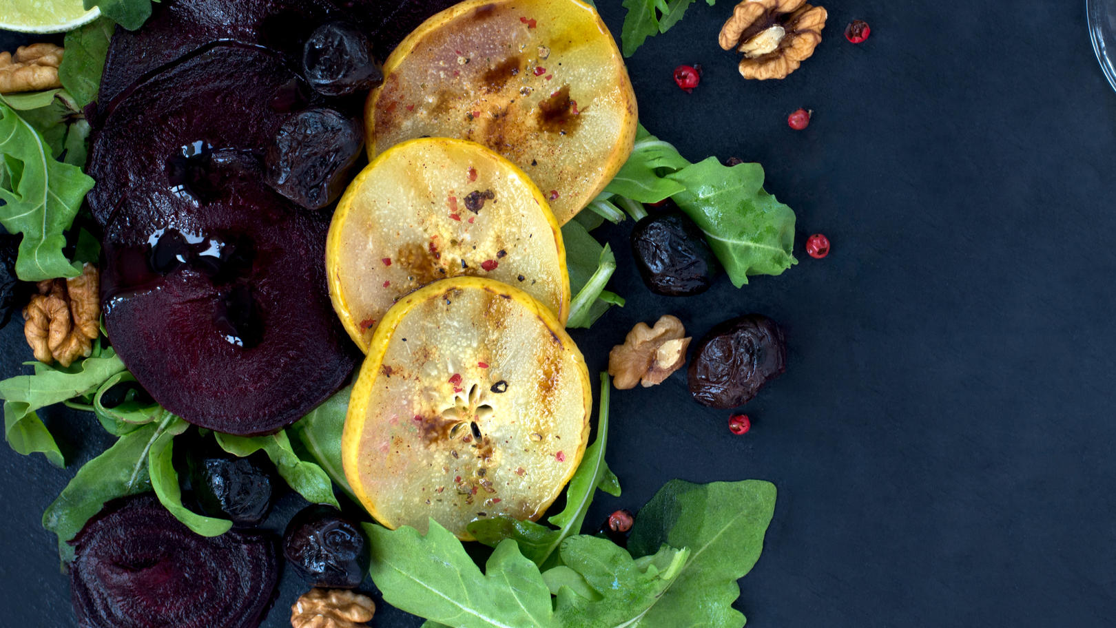 Veganes Weihnachtsmenü: Dieses Festessen kommt ohne tierische Produkte aus Rote-Bete-Carpaccio