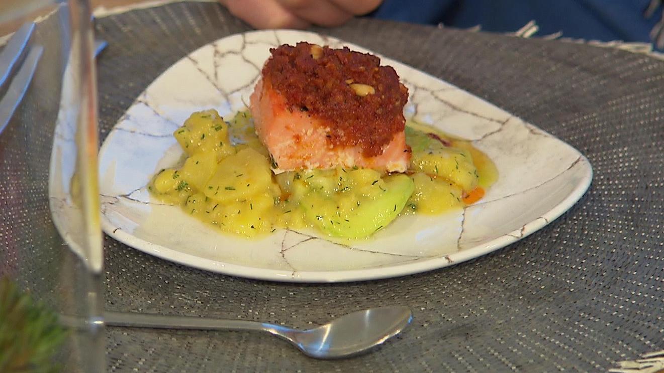 Kann ein Discounter-Weihnachtsmenü schmecken wie frisch gekocht? Wildlachs mit Kartoffel-Gurken-Salat