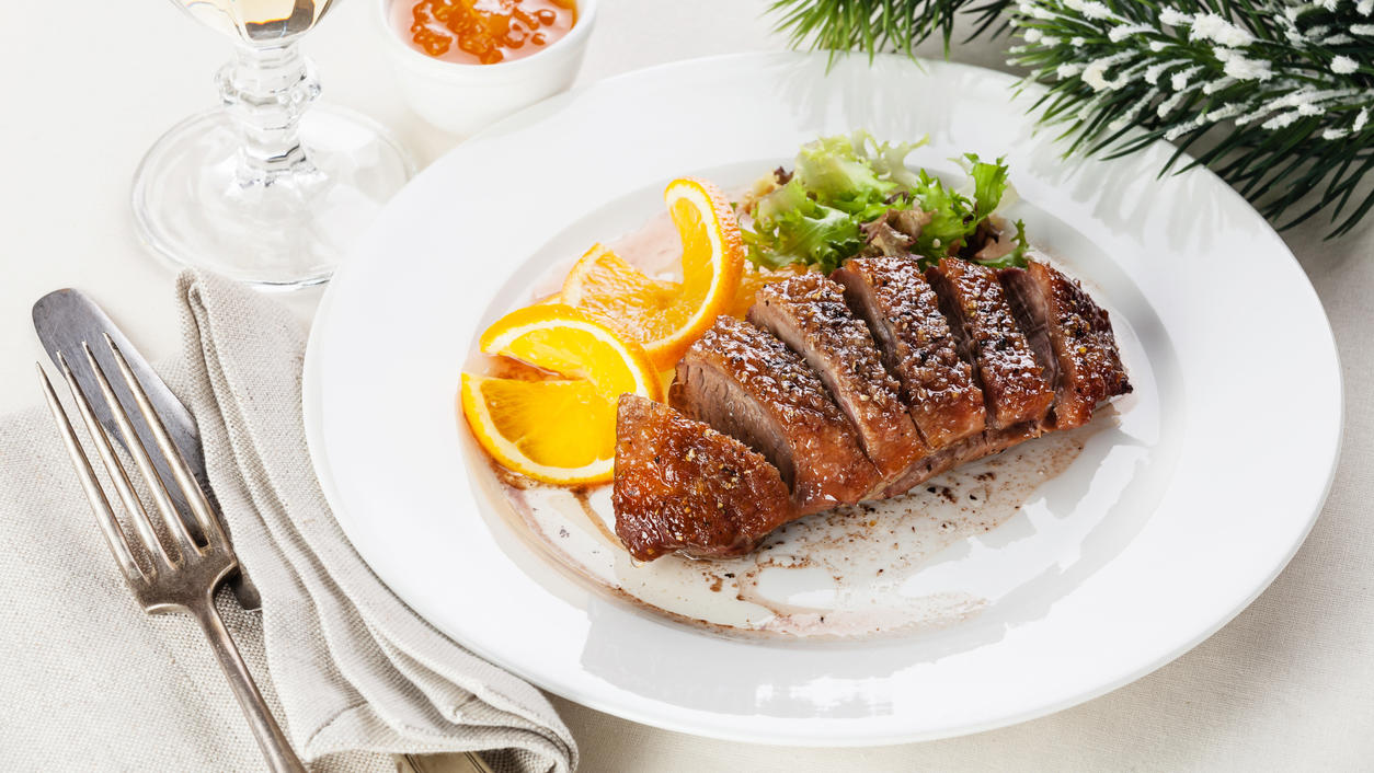 Vorsuppe, Weihnachtsente und Dessert – dieses Drei-Gänge-Menü gelingt in nur einer Stunde 3-Gänge-Festtags-Blitzmenü Ente mit Orangensoße