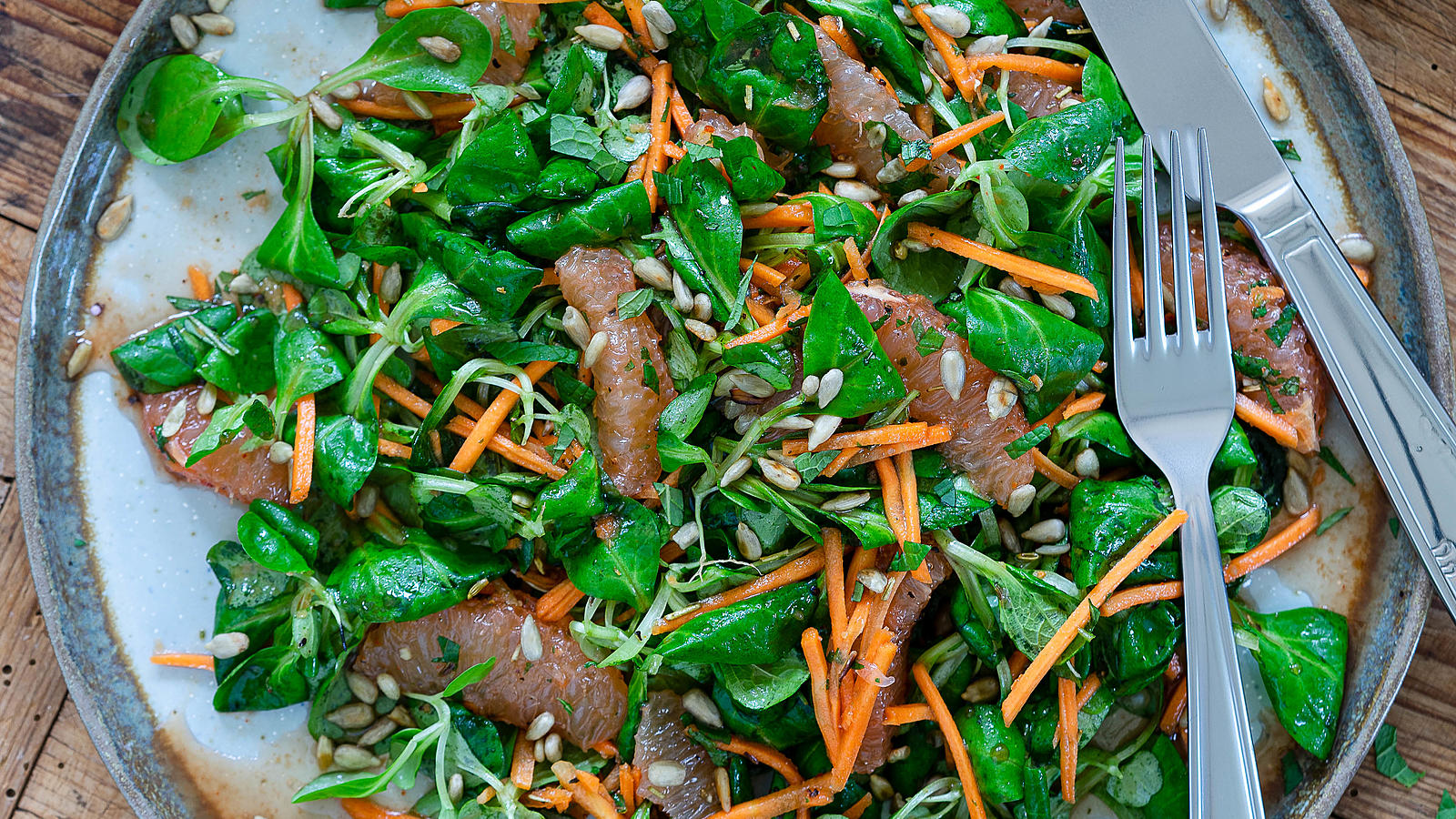Kochen fürs Klima: Nachhaltig und umweltbewusst ernähren? Das geht! Auch im Winter kann man herrlichen Salat auf den Tisch bringen