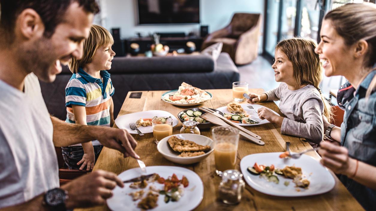 Diese Gerichte sind fix fertig und schmecken den Kids! Wenn der Hunger groß und die Zeit knapp ist, muss es in der Küche schnell gehen.