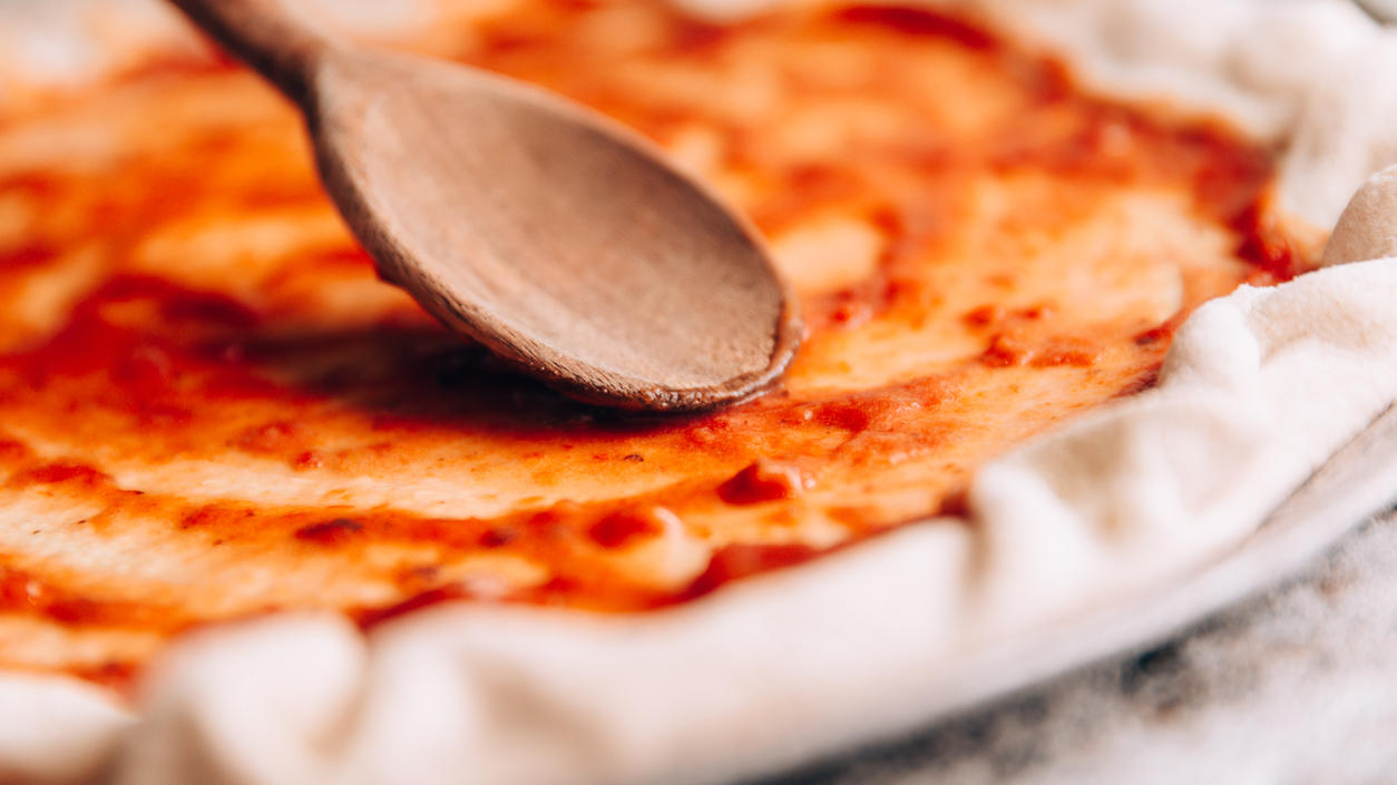 Schimmelpilzspuren oder Pestizide in jedem fünften Tomatenpüree Für die meisten Pizza-Rezepte braucht man passierte Tomaten