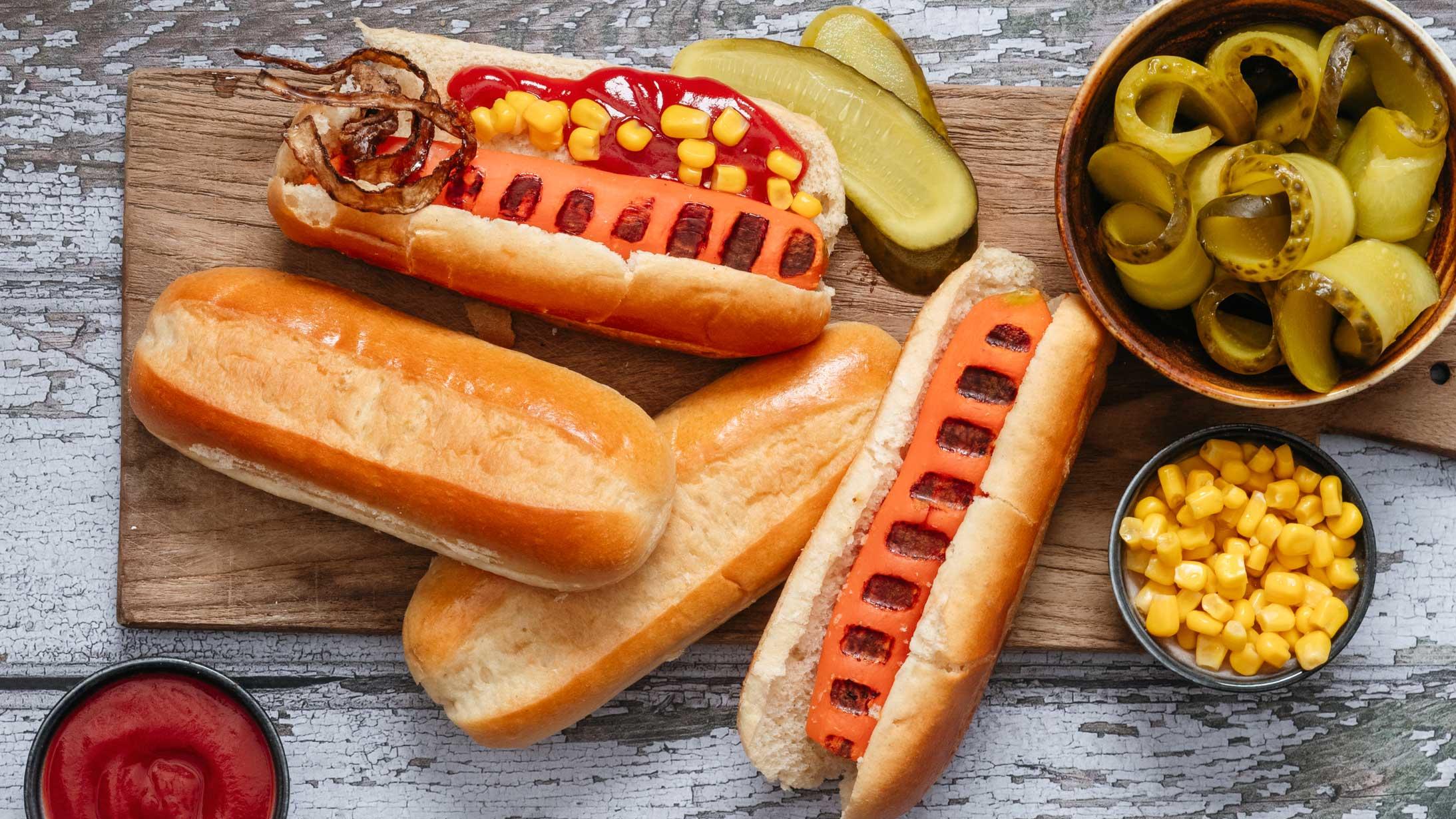 Crazy Barbecue: Zuckerwatte-Spieße und andere überraschende Grillrezepte Vegetarische Hotdogs mit Möhren