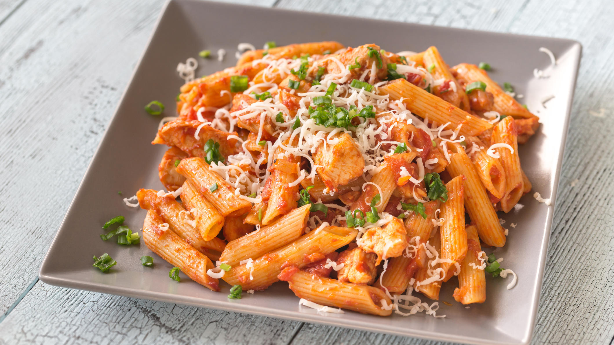 Mit diesen 5 Tipps sind Nudeln keine Dickmacher Pasta mit Tomaten und Hühnchen