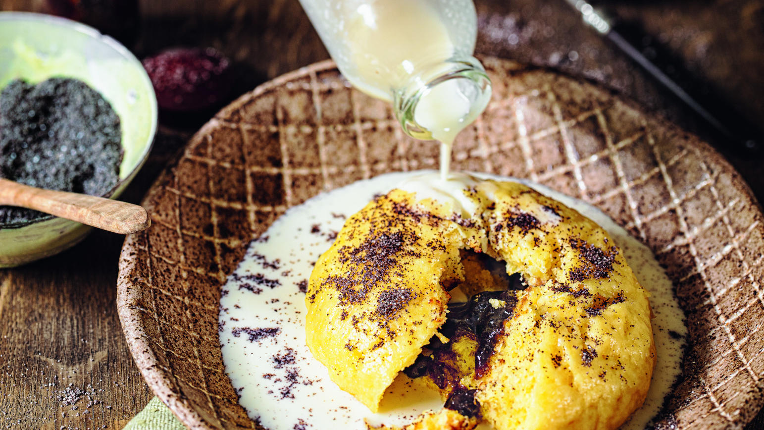 Glutenfreie Mehlspeisen: Gelingsichere Rezepte für Germknödel und Kaiserschmarrn Germknödel - auch glutenfrei schmecken sie besonders gut mit Vanillesauce