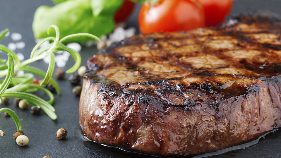 Dry Aged Beef selber machen: So geht das beste Steak der Welt - kochbar.de