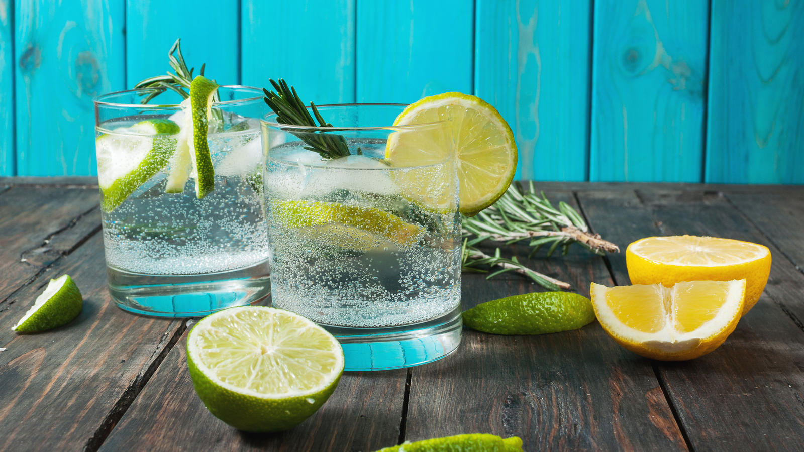 Wir haben Gin Tonic wohl immer "falsch" getrunken! Gin Tonic mit Rosmarin.