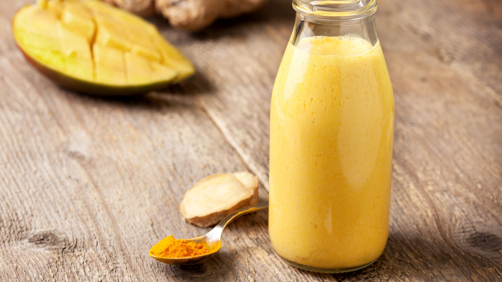 Ingwer-Shots: So mixen Sie sich die kleinen Booster fürs Immunsystem Bild: Ingwer-Shots - So mixen Sie sich die kleinen Booster fürs Immunsystem
