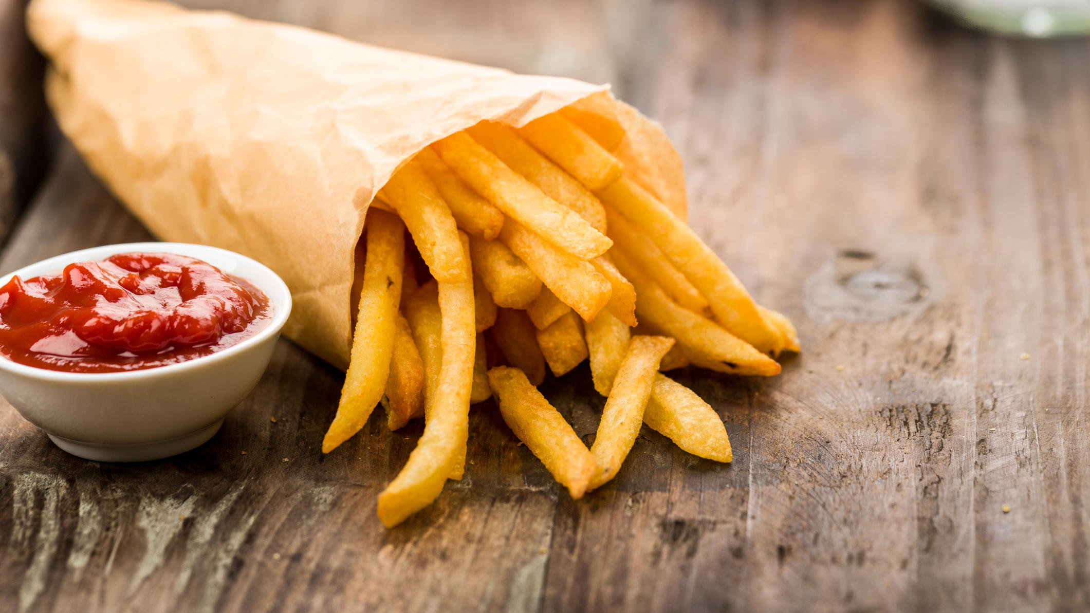 Pommes - die neue Wunderwaffe gegen Haarausfall?! Laut einer japanischen Studie soll eine enthaltene Chemikalie das Haarwachstum ankurbeln.