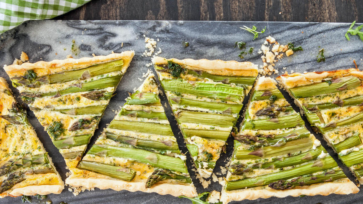 Herzhafte Tarte mit grünem Spargel und Ricotta Herzhafte Tarte mit grünem Spargel und Ricotta