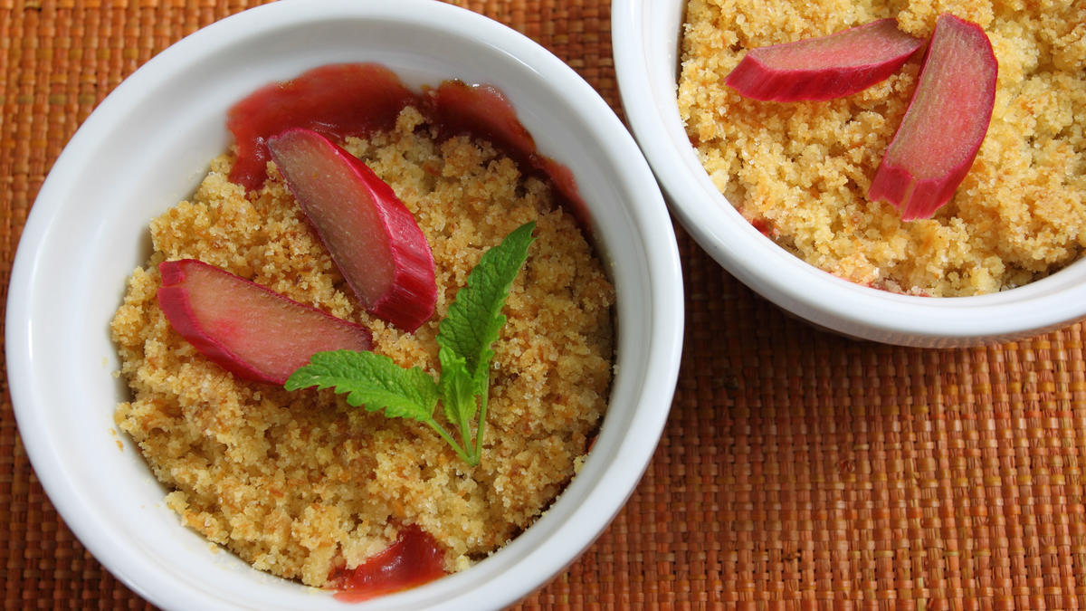 Rhabarber-Crumble und Rhabarber-Sirup