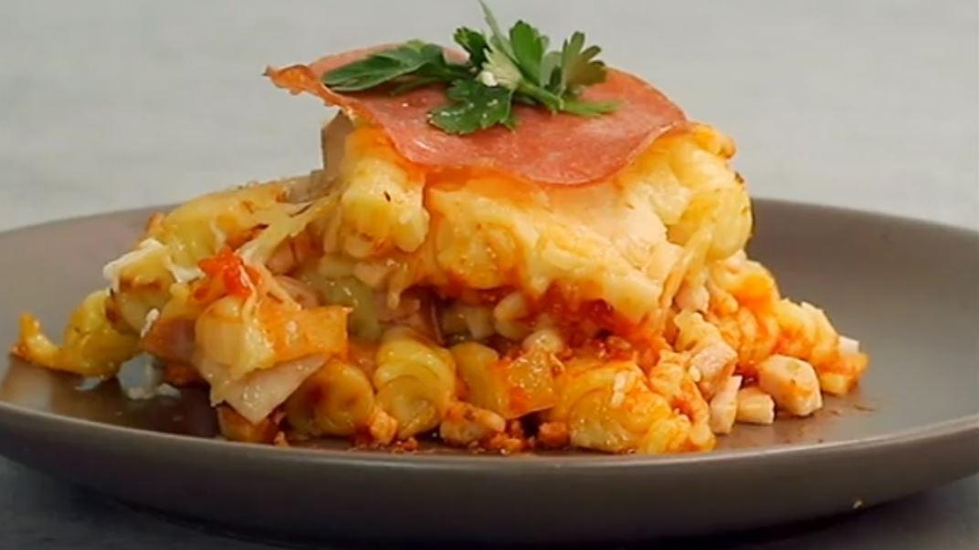 Pasta-Auflauf mit Schinken und Salami Pasta-Auflauf mit Schinken und Salami