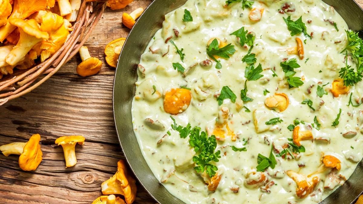 Hackfleisch-Pilz-Pfanne mit Schupfnudeln Hackfleisch-Pilz-Pfanne mit Schupfnudeln