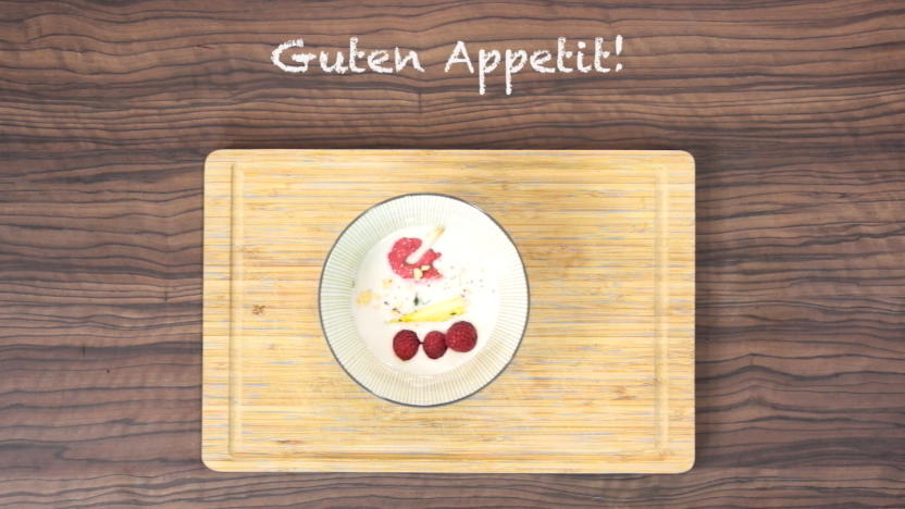 So geht die "Kokossuppe mit Himbeereis"