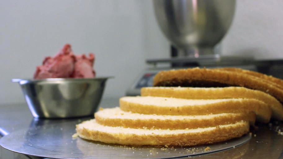 So gelingt der Biskuitboden