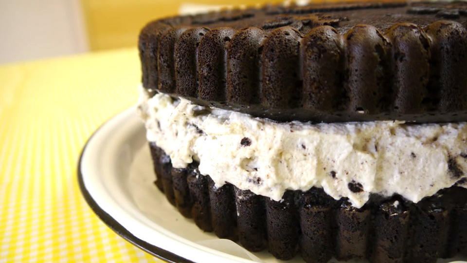 Riesen-Oreo-Kuchen: So geht's! Riesen-Oreo-Kuchen: So geht's!