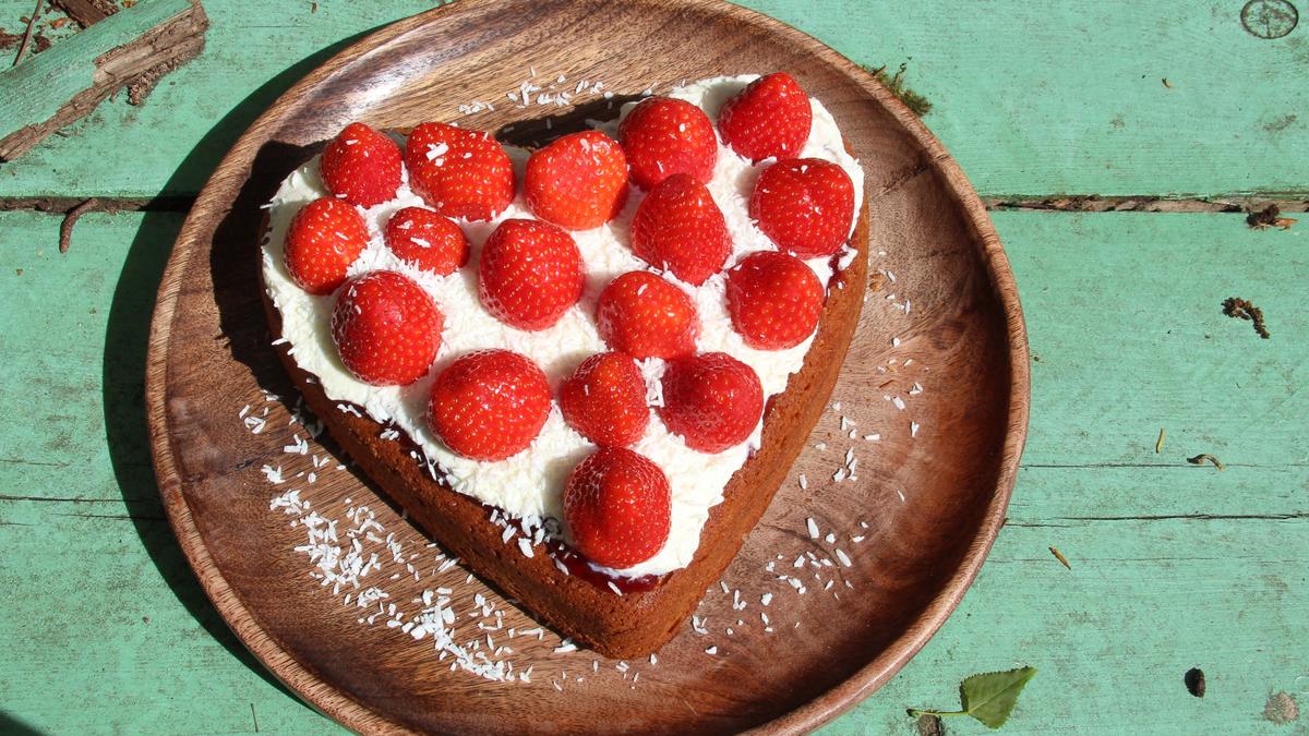 So gelingt der köstliche Erdbeer-Herzkuchen 