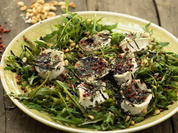 Rucola-Salat mit gratiniertem Ziegenkäse