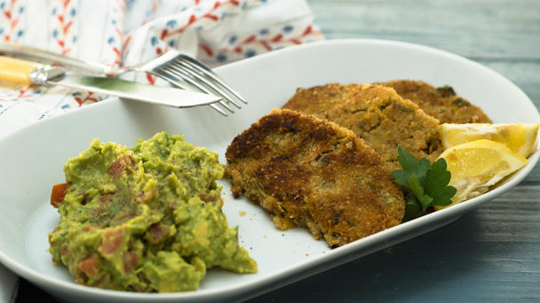 Quinoa-Gemüse-Bratlinge mit Guacamole