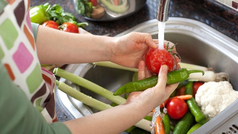 Muss Man Obst Und Gemuse Waschen So Beseitigen Sie Pestizide Und Keime Kochbar De