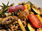Deftiger Hacktopf mit Gabelspaghetti