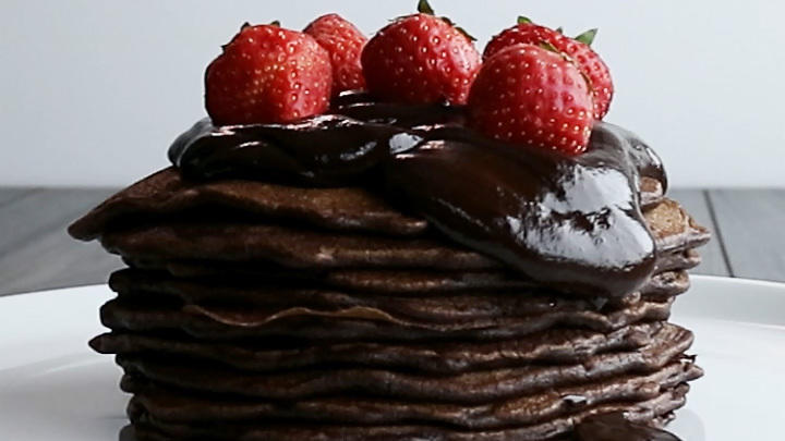 Schokopfannkuchen mit Schokosauce