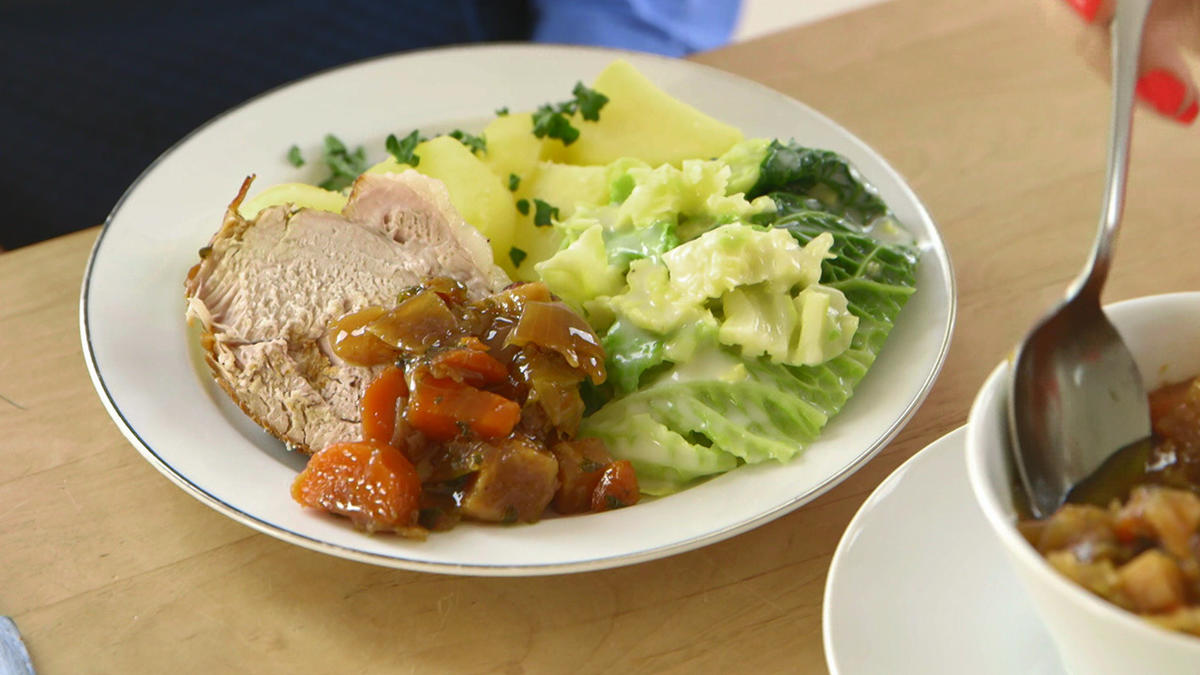 Sonntagsbraten mit Salzkartoffeln und Wirsing