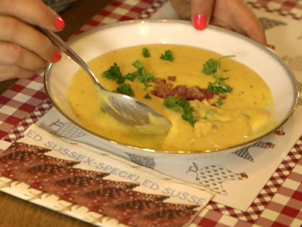 Kartoffelsuppe mit Schinken - Rezept mit Video - kochbar.de