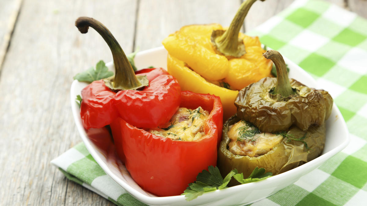 So glücken die gefüllten Paprika im Ofen So glücken die gefüllten Paprika im Ofen