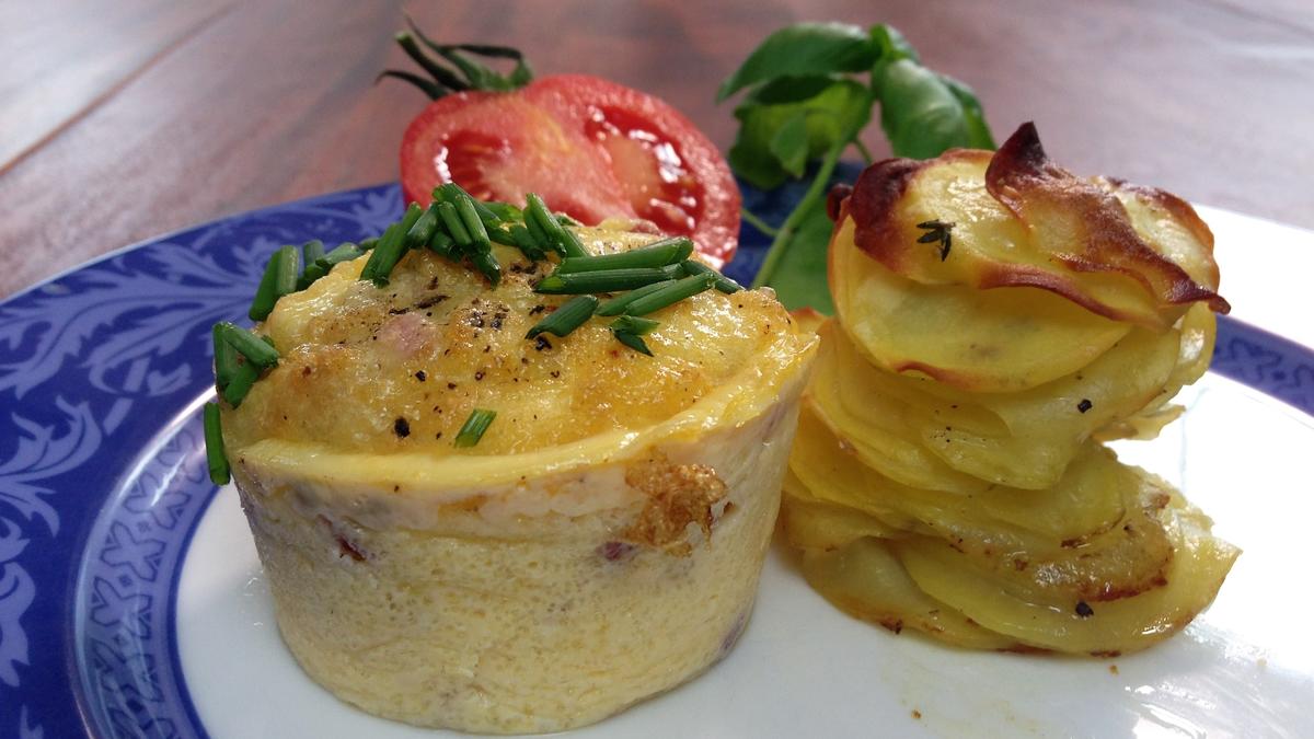 Kartoffelgratin und Omelett aus der Muffinform