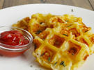 Herzhafte Mozzarella-Waffeln