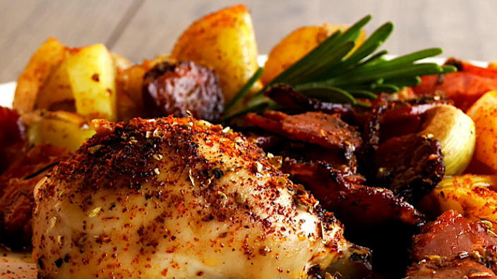 Spanische Hühnchen- und Chorizo-Platte